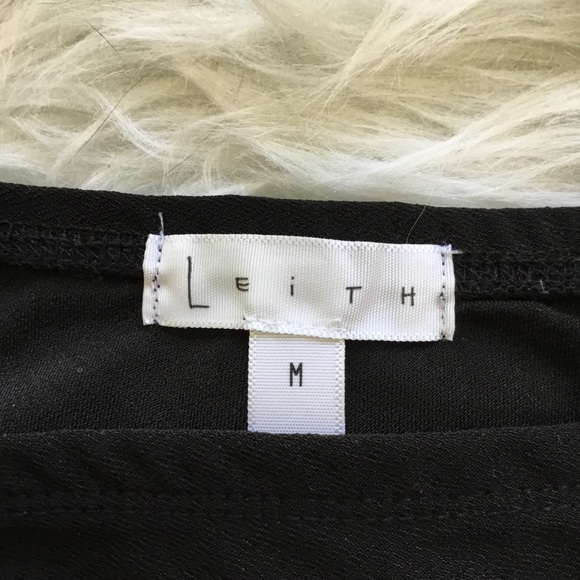 ❌SOLD❌"Leith"medium black top - Picture 3 of 5